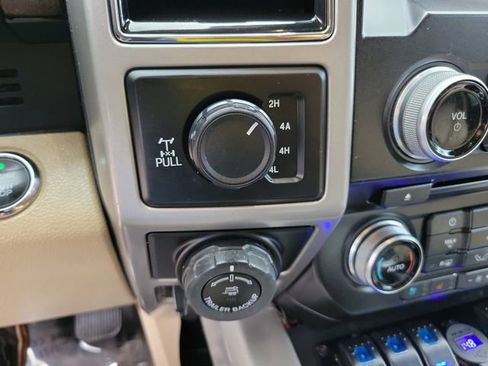 Used 2018 Ford F150 Lariat w/ Equipment Group 502A Luxury image 30