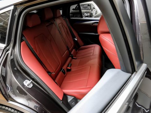 Used 2025 BMW X4 xDrive30i image 38