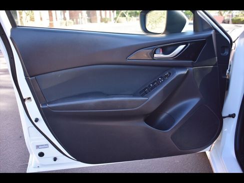 Used 2016 MAZDA MAZDA3 i Touring FWD image 17