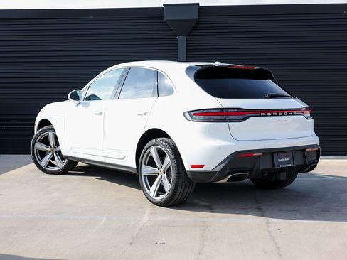 Used 2025 Porsche Macan image 3