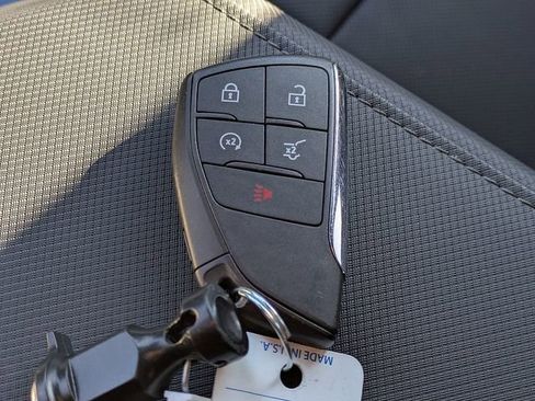 Used 2025 Chevrolet Equinox EV LT w/ Convenience Package image 31