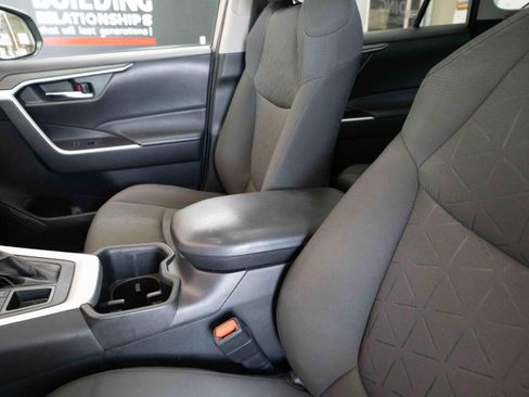 Used 2022 Toyota RAV4 XLE w/ Convenience Package AWD/4WD image 10