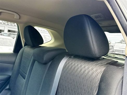 Used 2018 Nissan Rogue SV image 28