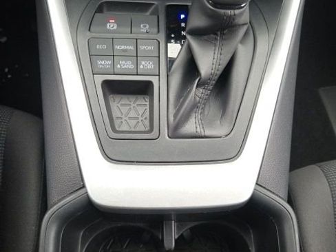 Used 2022 Toyota RAV4 LE image 18