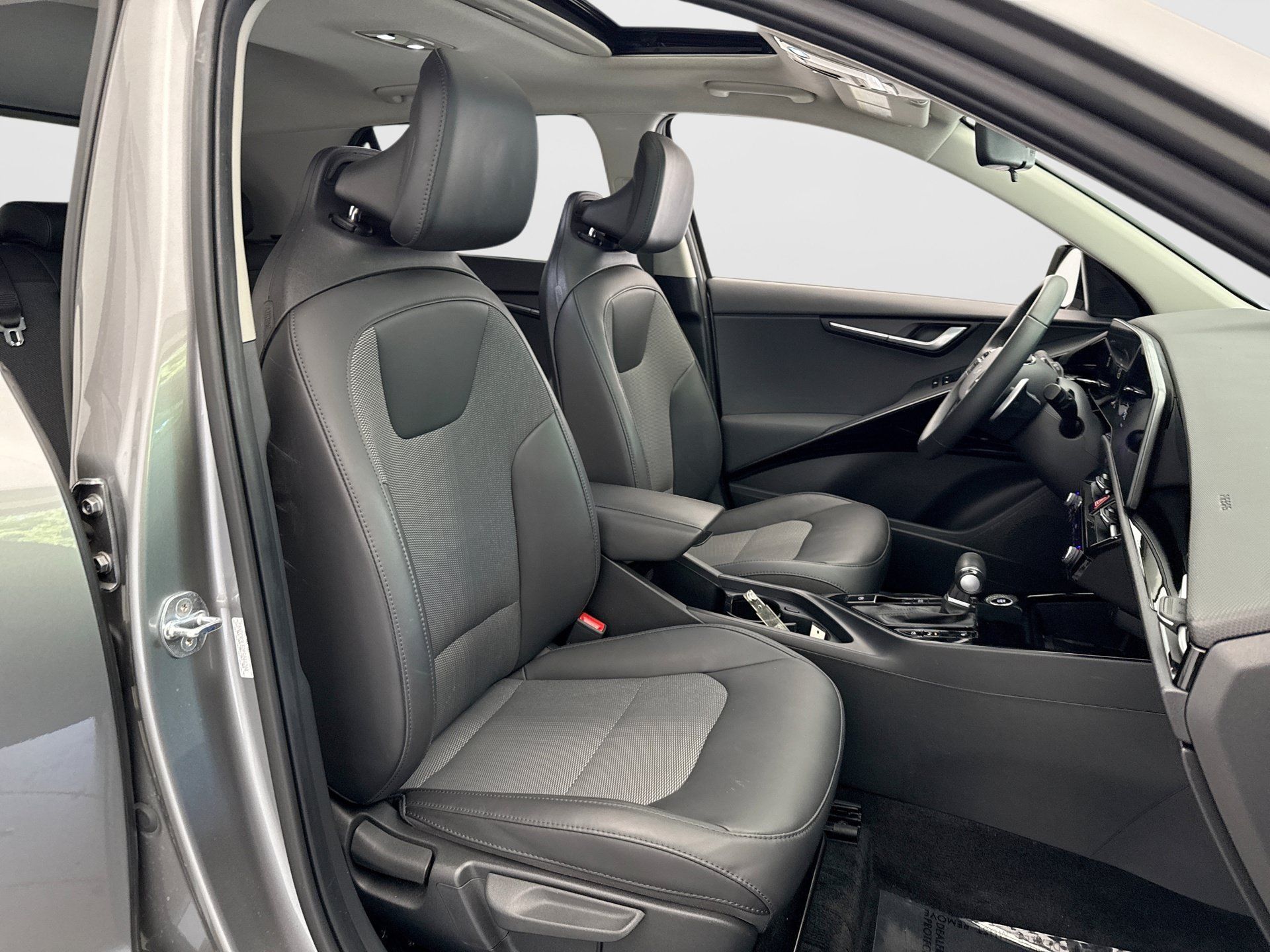 Used 2023 Kia Niro EX Touring FWD image 17