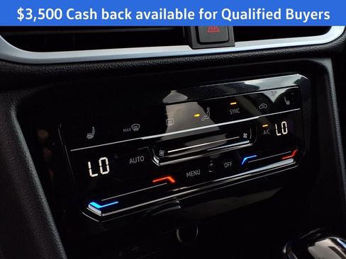 New 2025 Volkswagen Taos SE image 9