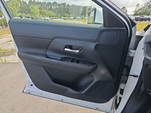 Used 2025 Nissan Kicks SV FWD image 30