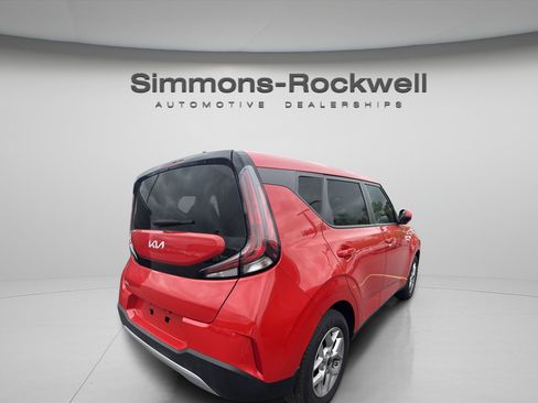 Used 2025 Kia Soul LX w/ LX Technology Package FWD image 5
