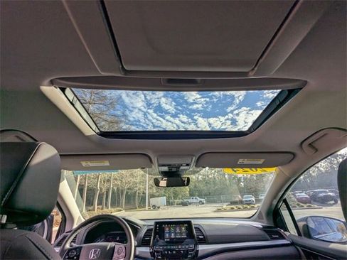 Certified 2024 Honda Odyssey Touring image 17