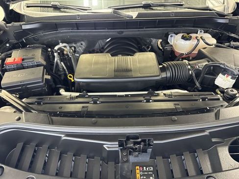 Used 2025 Chevrolet Suburban Premier AWD/4WD image 36