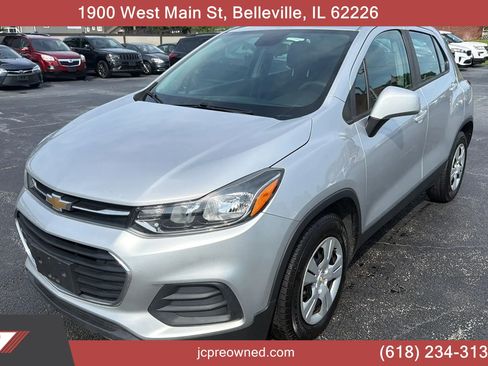 Used 2017 Chevrolet Trax LS FWD image 1