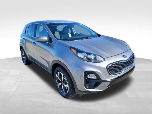 Used 2022 Kia Sportage LX image 2