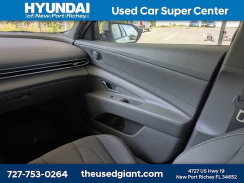 Used 2023 Hyundai Elantra SEL w/ Convenience Package image 16