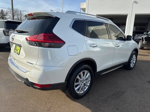 Used 2017 Nissan Rogue SV AWD/4WD image 3