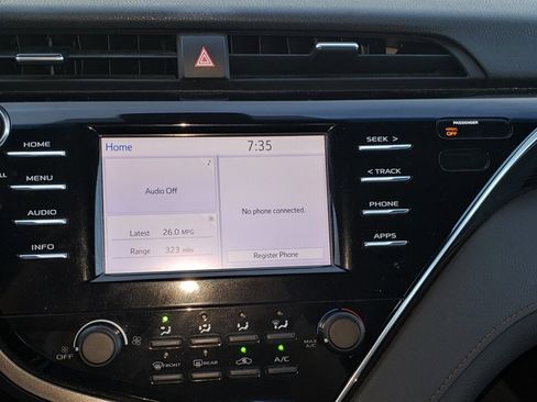 Used 2018 Toyota Camry LE image 21