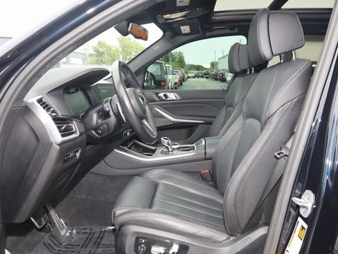 Used 2021 BMW X5 M50i image 12