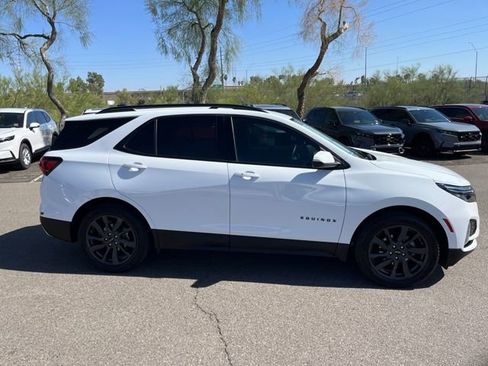 Used 2022 Chevrolet Equinox RS w/ Infotainment Package image 18