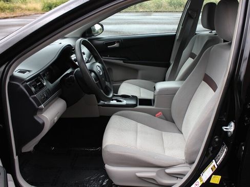 Used 2012 Toyota Camry FWD image 10