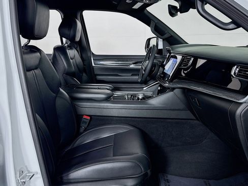 Used 2022 Jeep Wagoneer Series III image 6