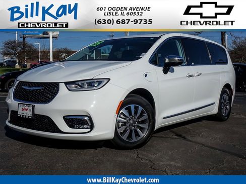 Used 2023 Chrysler Pacifica Limited FWD image 1