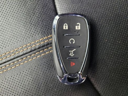 Used 2022 Chevrolet Equinox Premier FWD image 32