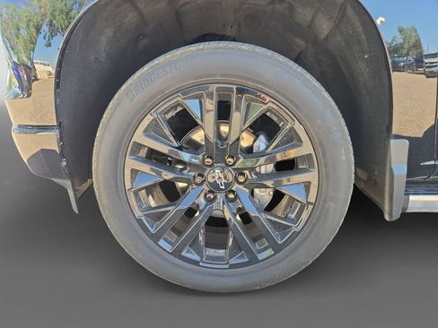 Used 2022 Chevrolet Silverado 1500 High Country w/ High Country Premium Package AWD/4WD image 15