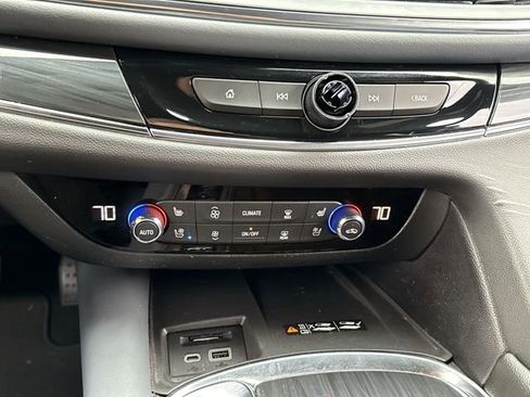 Used 2024 Buick Enclave Premium image 17