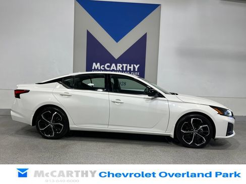 Used 2023 Nissan Altima 2.5 SR FWD image 4