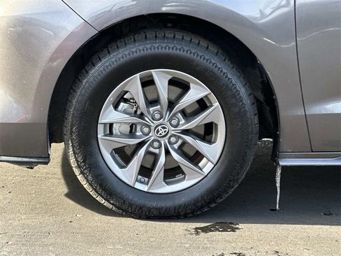 Used 2024 Toyota Sienna XLE image 9