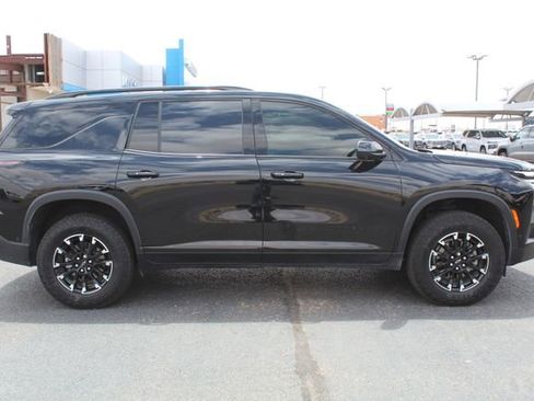 Used 2025 Chevrolet Traverse Z71 w/ Enhanced Driving Package AWD/4WD image 2
