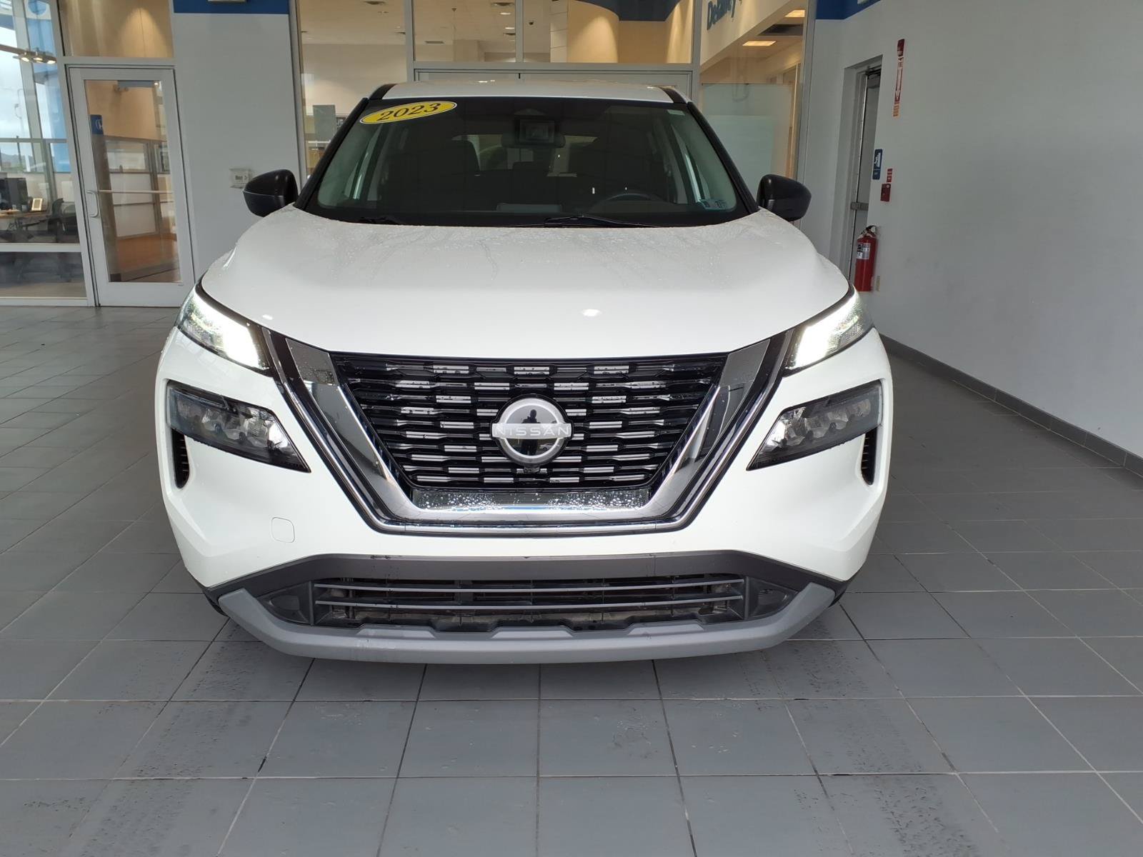 Used 2023 Nissan Rogue S AWD/4WD image 3