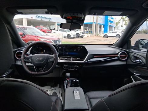Used 2025 Chevrolet Trax RS w/ Sunroof Package FWD image 11
