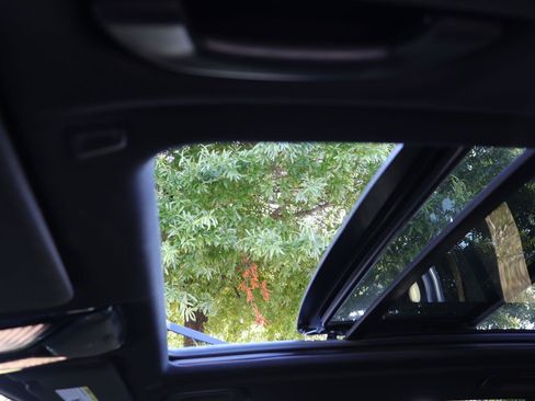 Used 2024 BMW X5 sDrive40i w/ Premium Package RWD image 25