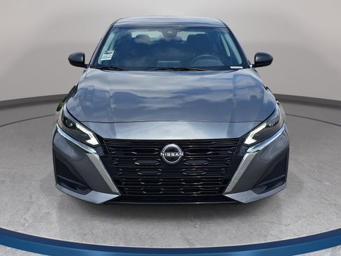 Used 2025 Nissan Altima 2.5 SV FWD image 2