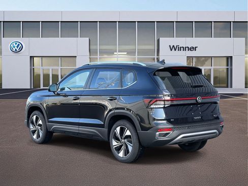 New 2026 Volkswagen Taos SE image 3