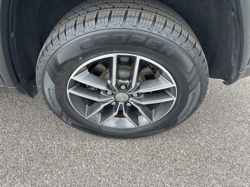 Used 2018 Jeep Grand Cherokee Limited image 10