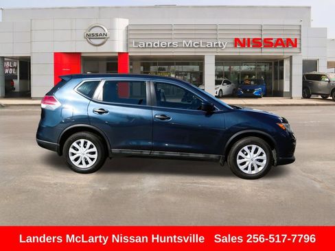 Used 2016 Nissan Rogue S image 2