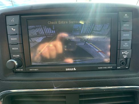 Used 2019 Dodge Grand Caravan SE w/ UConnect Hands-Free Group image 16