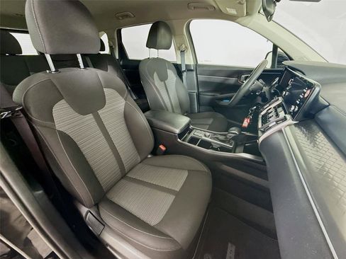 Used 2023 Kia Sorento LX image 16