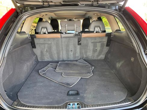 Used 2017 Volvo XC60 T5 Dynamic w/ Preferred Option Package FWD image 7