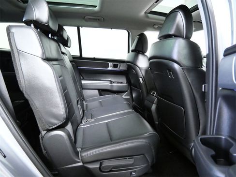 Used 2025 Hyundai Santa Fe Limited image 13