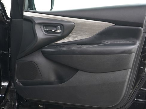 Used 2017 Nissan Murano SV image 11