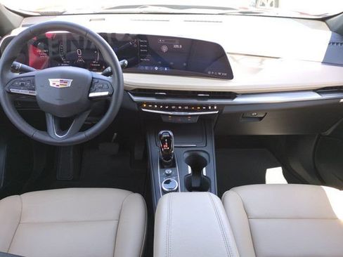 Used 2024 Cadillac XT4 Luxury FWD image 13