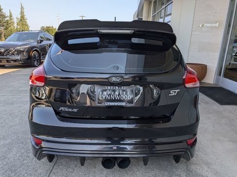 Used 2018 Ford Focus ST FWD image 5
