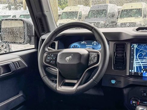 New 2025 Ford Bronco Badlands image 14
