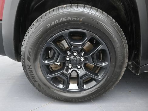 Used 2020 Jeep Cherokee Trailhawk w/ Comfort/Convenience Group AWD/4WD image 36