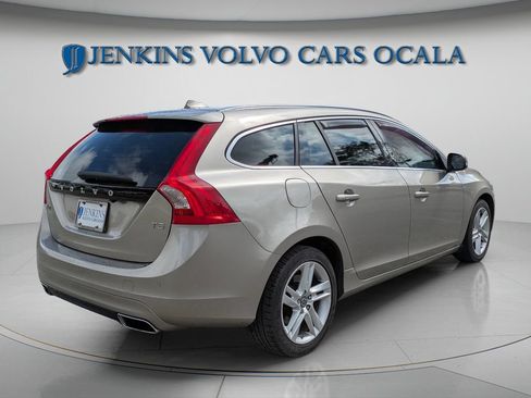 Used 2015 Volvo V60 T5 Premier Plus FWD image 3