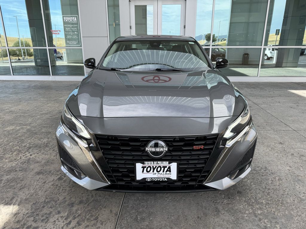 Used 2024 Nissan Altima 2.5 SR FWD image 3