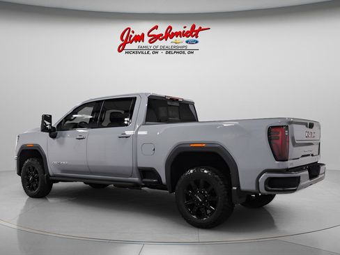 Used 2025 GMC Sierra 2500 AT4 w/ AT4 Premium Plus Package AWD/4WD image 4