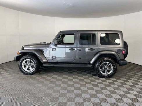 Used 2021 Jeep Wrangler Unlimited Sahara w/ Dual Top Group AWD/4WD image 4